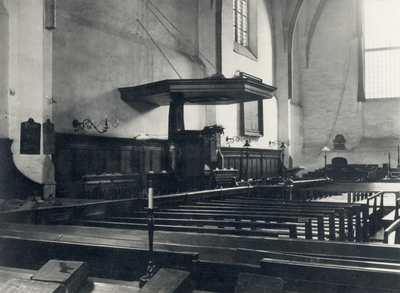 206917 Interieur van de Buurkerk te Utrecht: preekstoel.